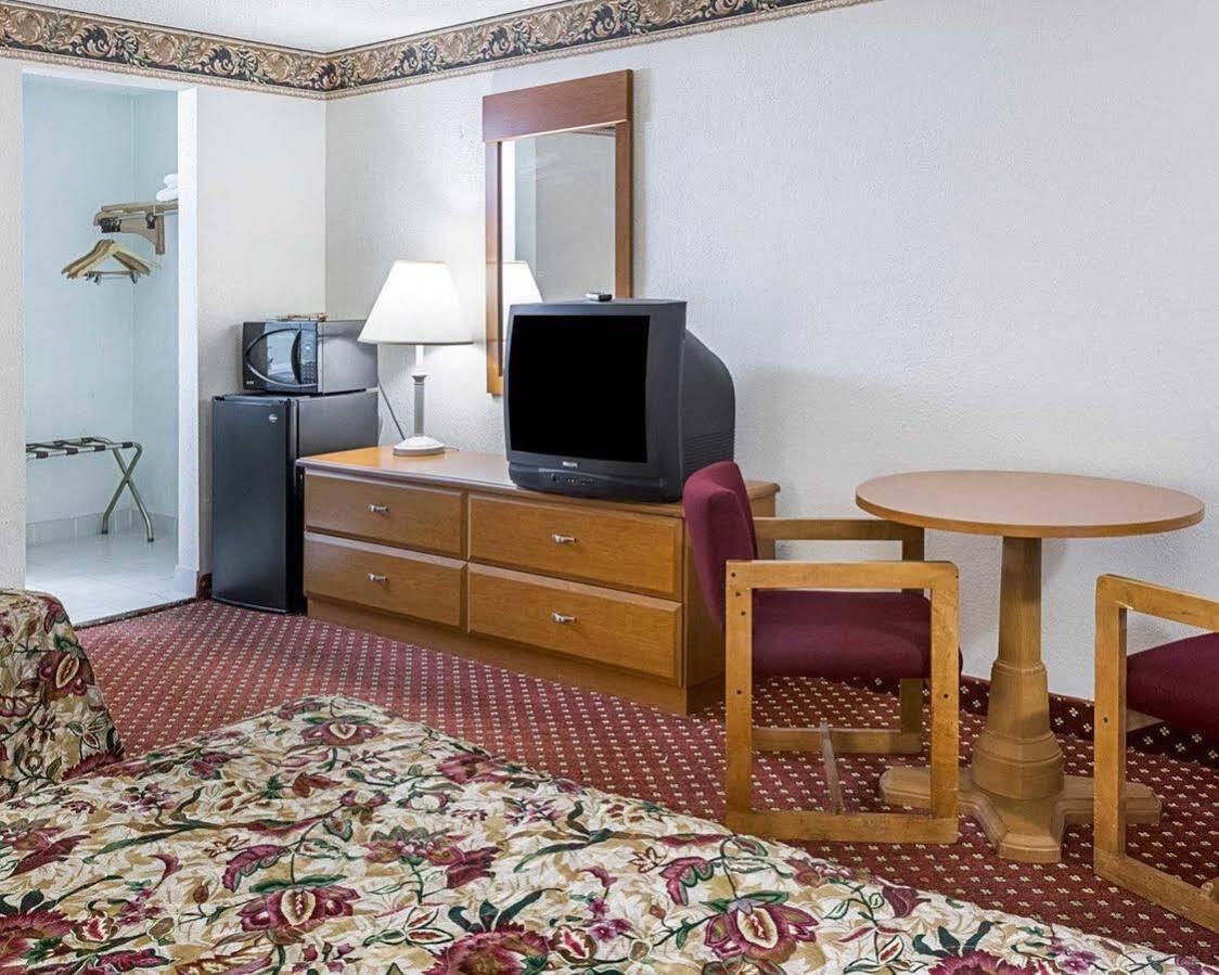 Gateway Inn Templeton Екстериор снимка