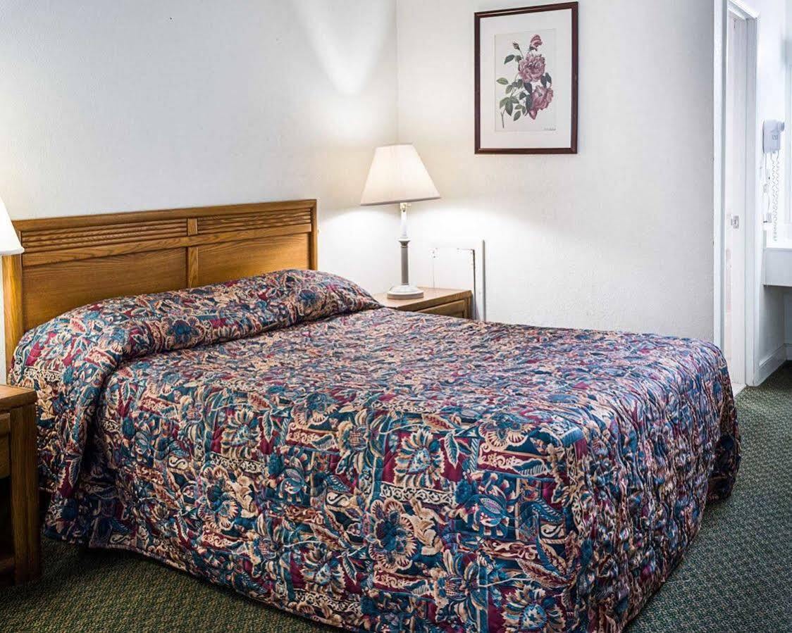 Gateway Inn Templeton Екстериор снимка